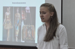 Доренская Мария Леонидовна представила свою работу «Разработка промышленной коллекции женской одежды на основе исследования потребительских предпочтений»,
