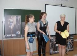 Анна Белик представила свою коллекцию аксессуаров к современному костюму на тему Future girl
